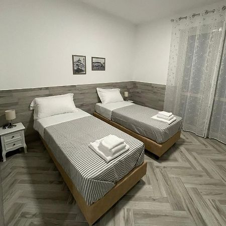 Holiday Rooms Rho Exterior foto