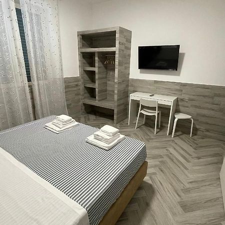 Holiday Rooms Rho Exterior foto