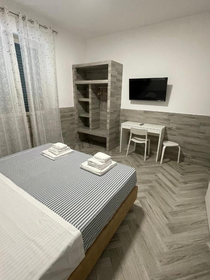Holiday Rooms Rho Exterior foto